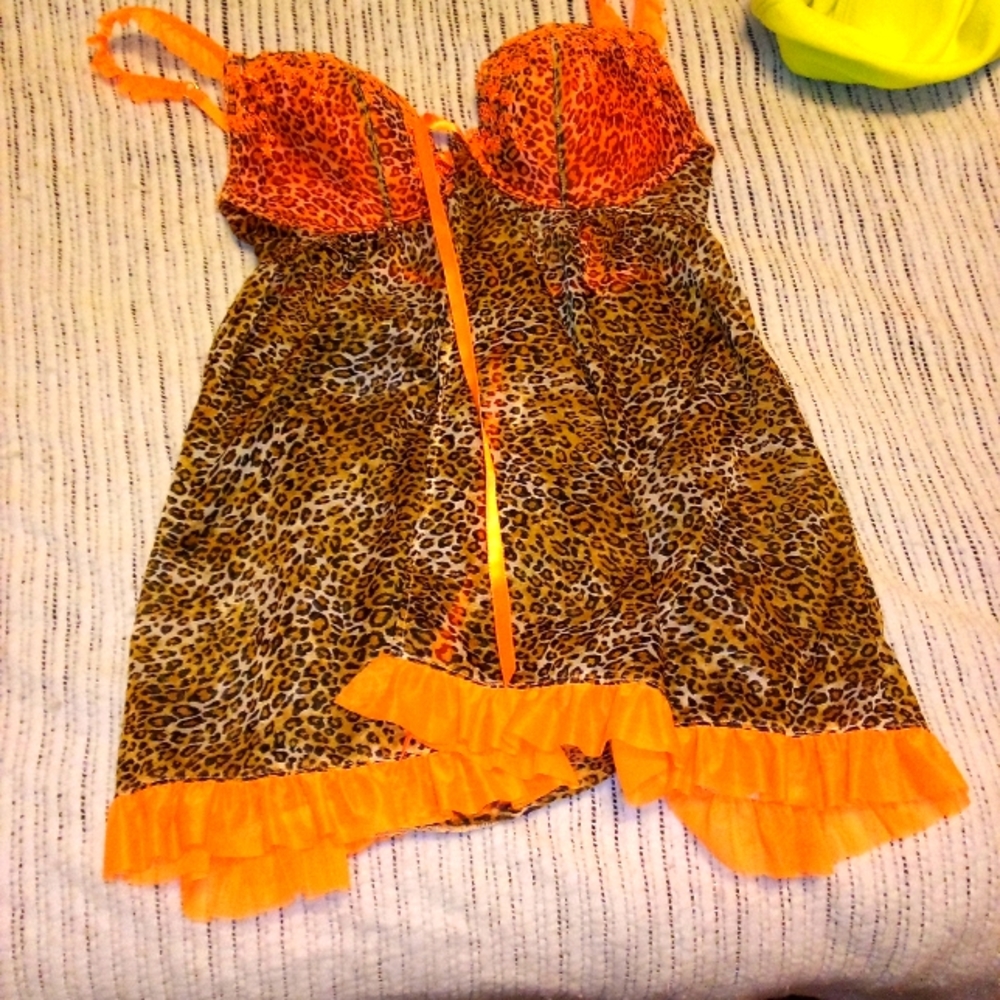 Orange and 🐆 chemise....😜